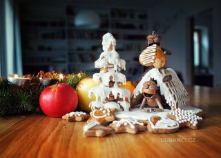 Dnes je den perníkových chaloupek, zdalipak jste letos nějakou chaloupku upekli? Today is Gingerbread House Day — have you...